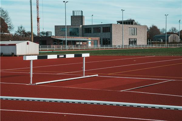Aanleg sportpark De Leunen met atletiekpiste, Finse piste met powerhill, 5 natuurgras voetbalvelden, beachvolley, paardenpiste en omgevingswerken - Sportinfrabouw NV
